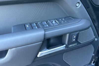 2026 Land Rover Defender 110 X-Dynamic SE