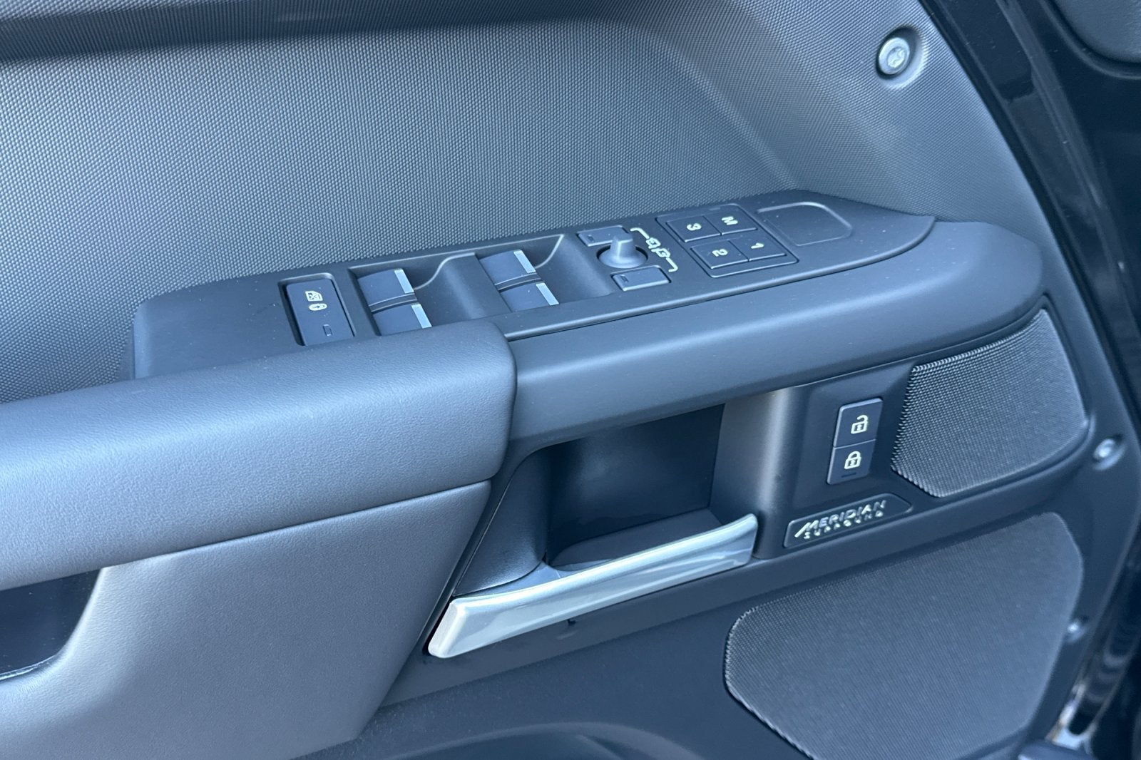 2026 Land Rover Defender 110 X-Dynamic SE