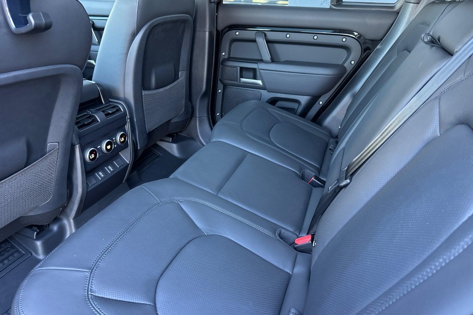 2026 Land Rover Defender 110 X-Dynamic SE