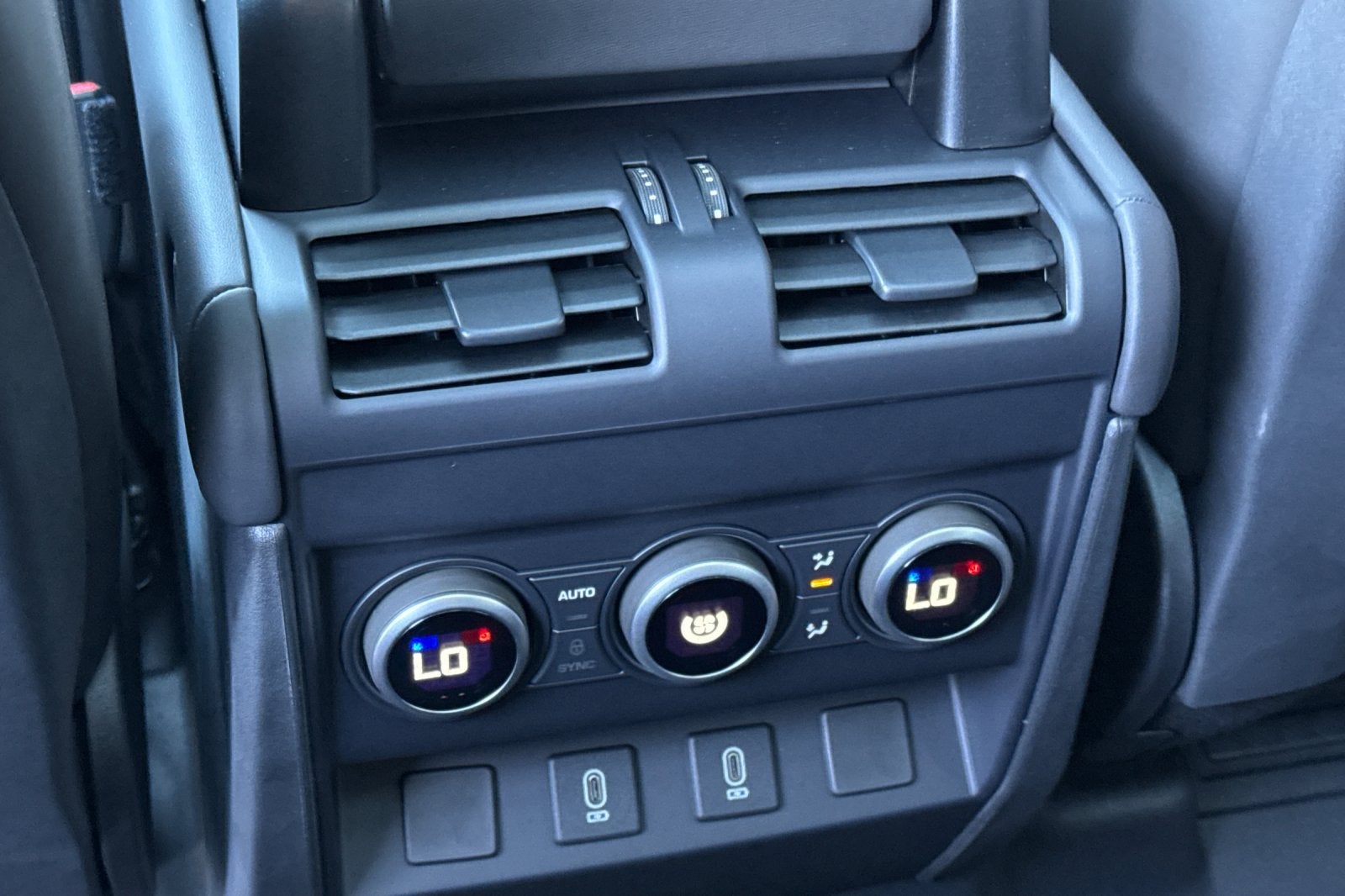 2026 Land Rover Defender 110 X-Dynamic SE