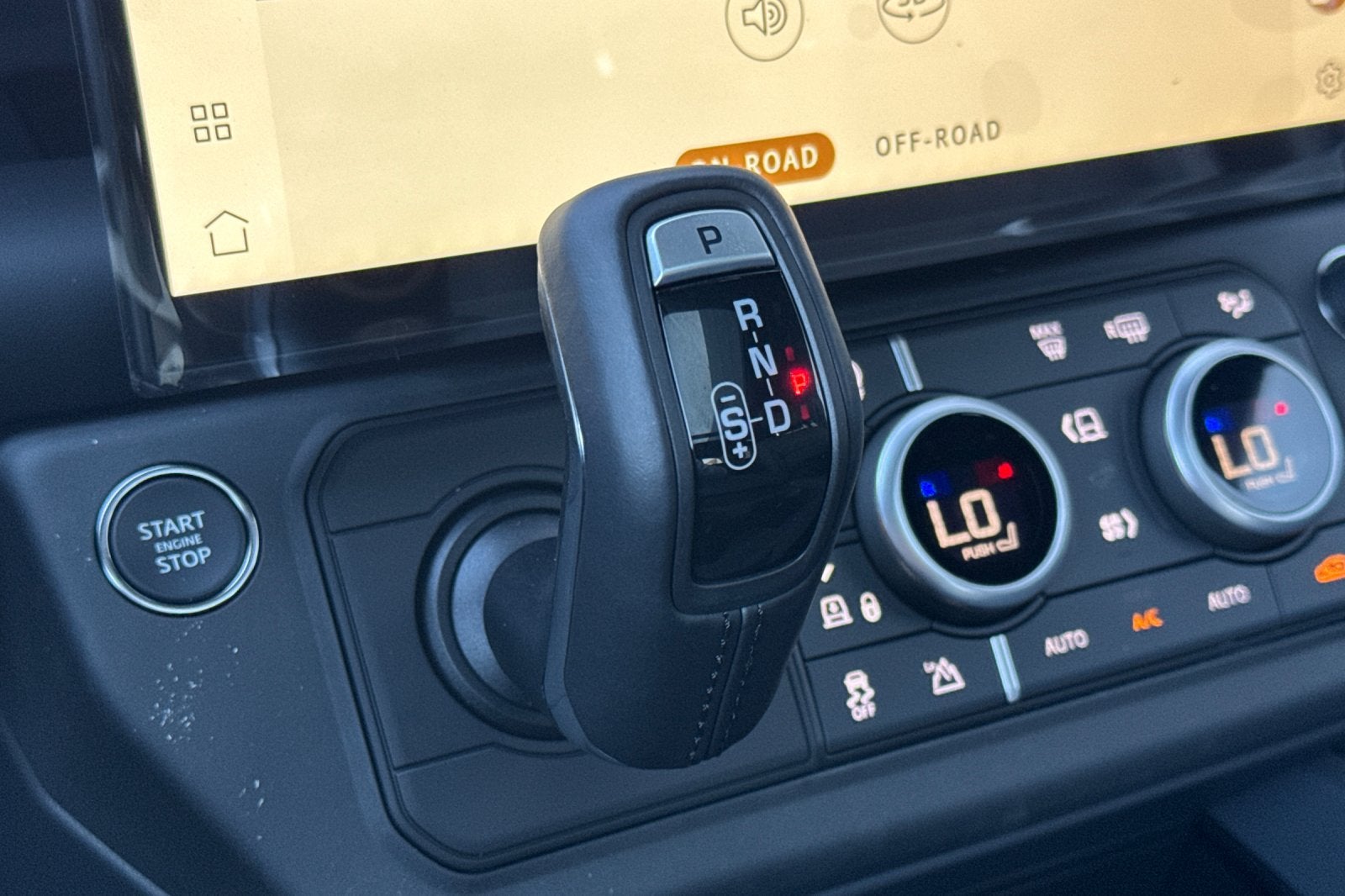 2026 Land Rover Defender 110 X-Dynamic SE