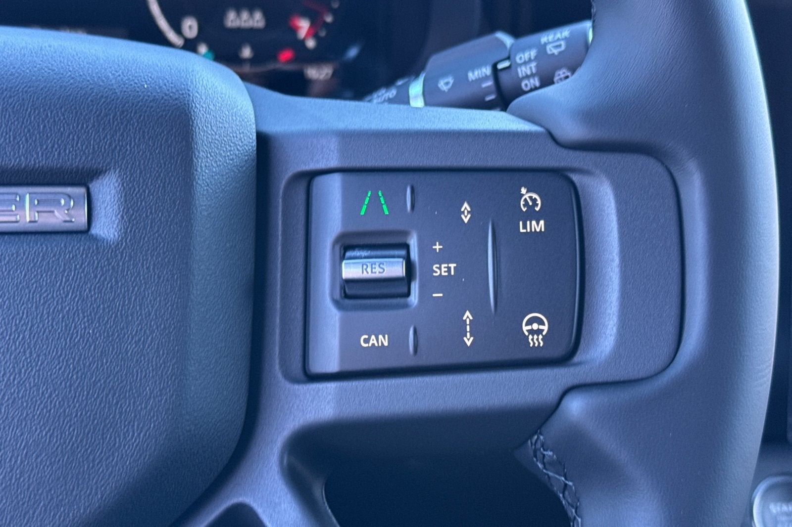 2026 Land Rover Defender 110 X-Dynamic SE