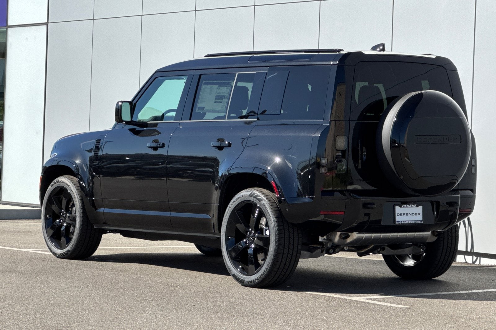 2026 Land Rover Defender 110 X-Dynamic SE