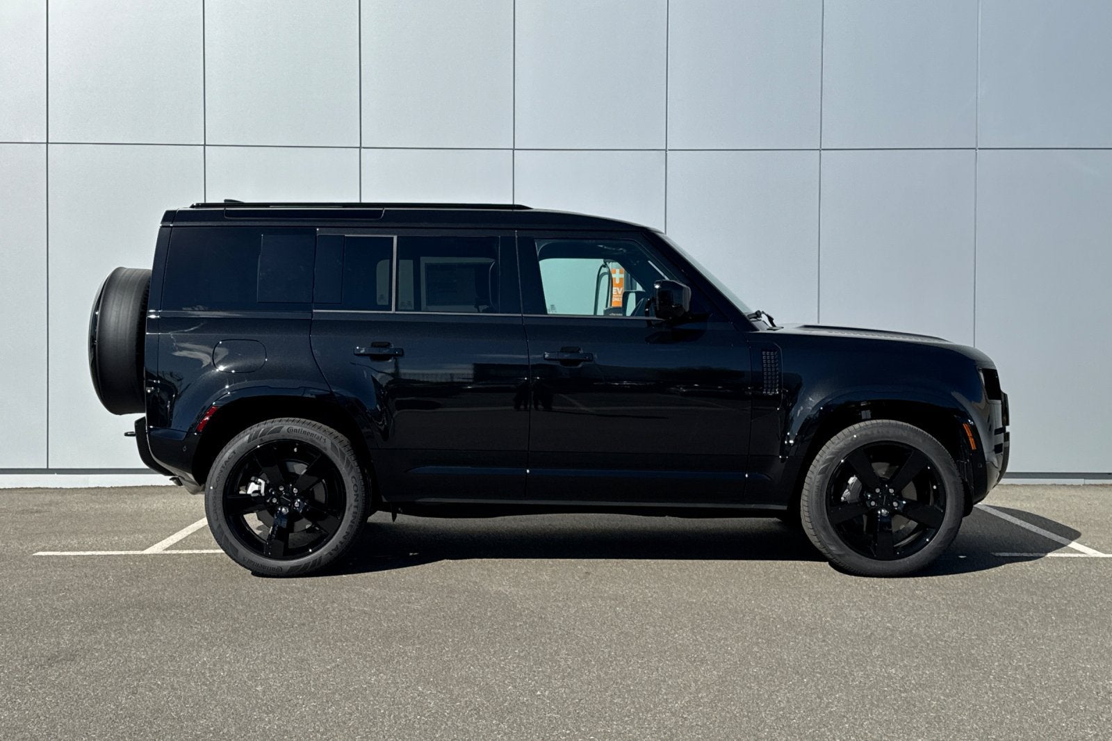 2026 Land Rover Defender 110 X-Dynamic SE