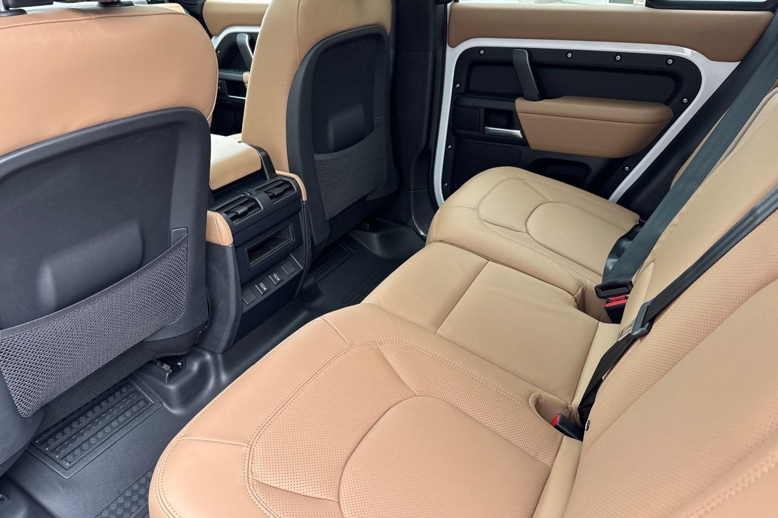 2026 Land Rover Defender 110 X-Dynamic SE