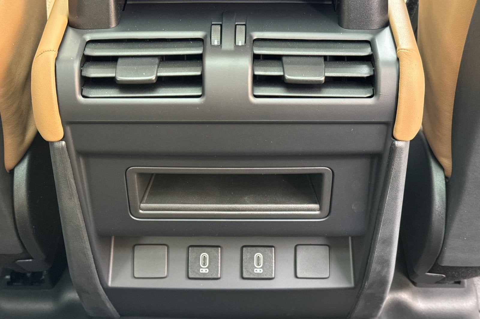 2026 Land Rover Defender 110 X-Dynamic SE