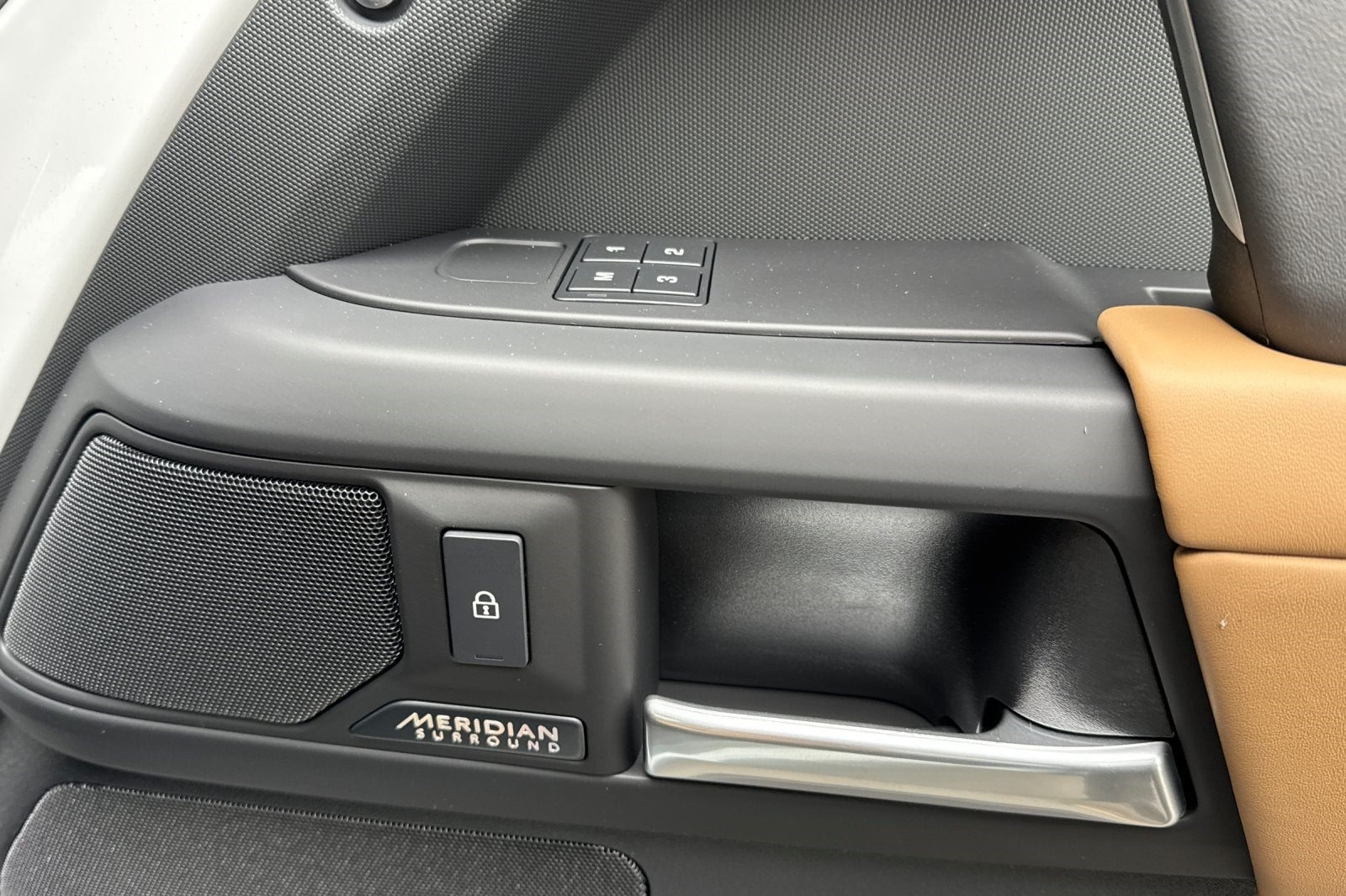 2026 Land Rover Defender 110 X-Dynamic SE