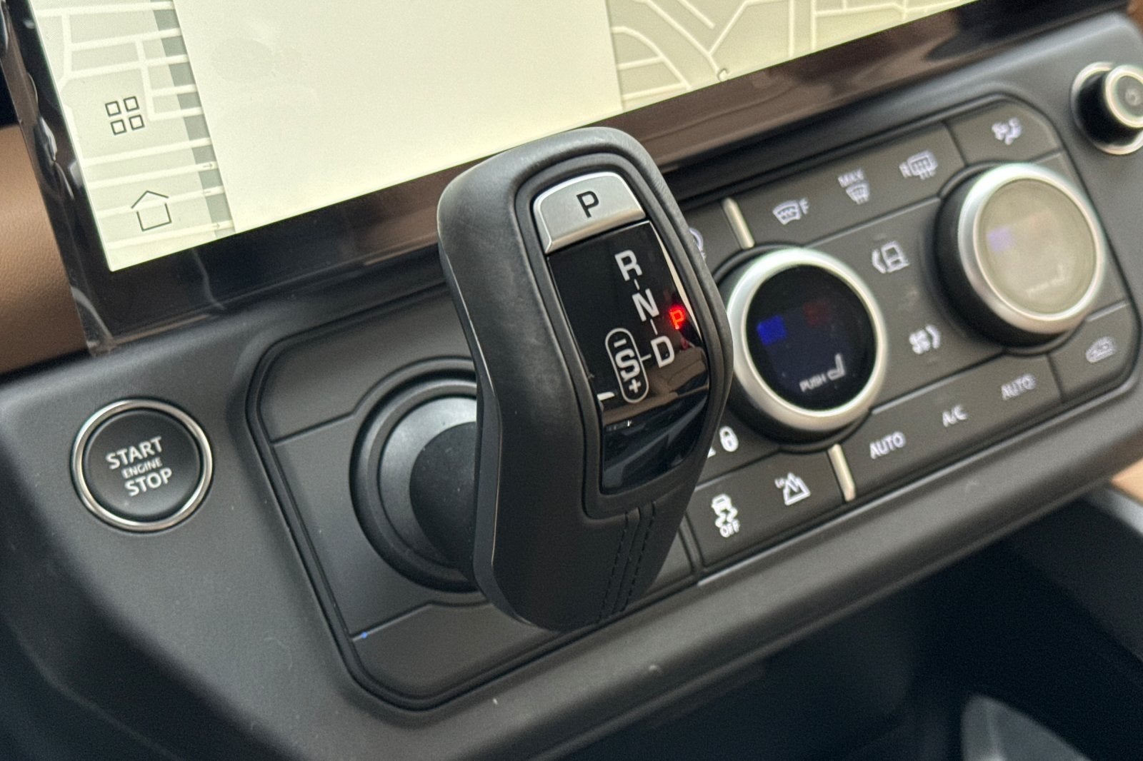 2026 Land Rover Defender 110 X-Dynamic SE