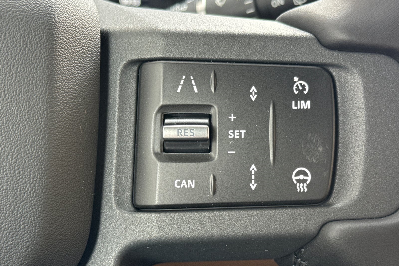 2026 Land Rover Defender 110 X-Dynamic SE