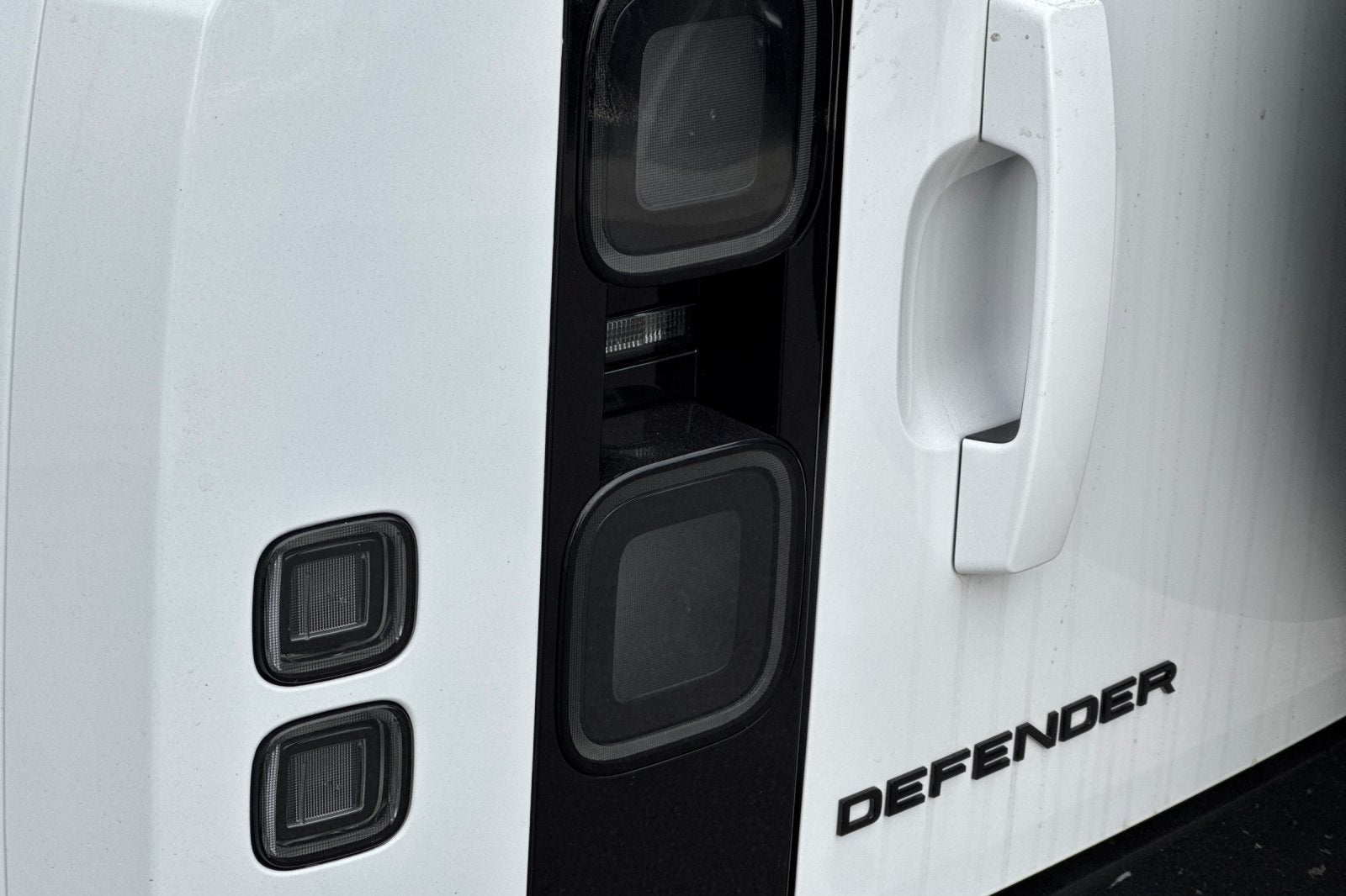 2026 Land Rover Defender 110 X-Dynamic SE