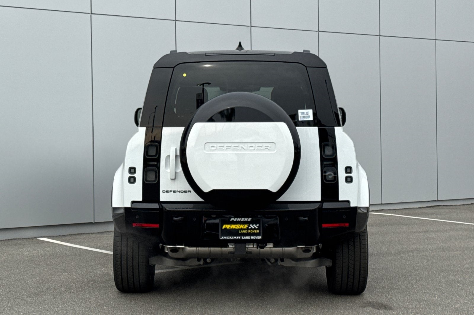 2026 Land Rover Defender 110 X-Dynamic SE