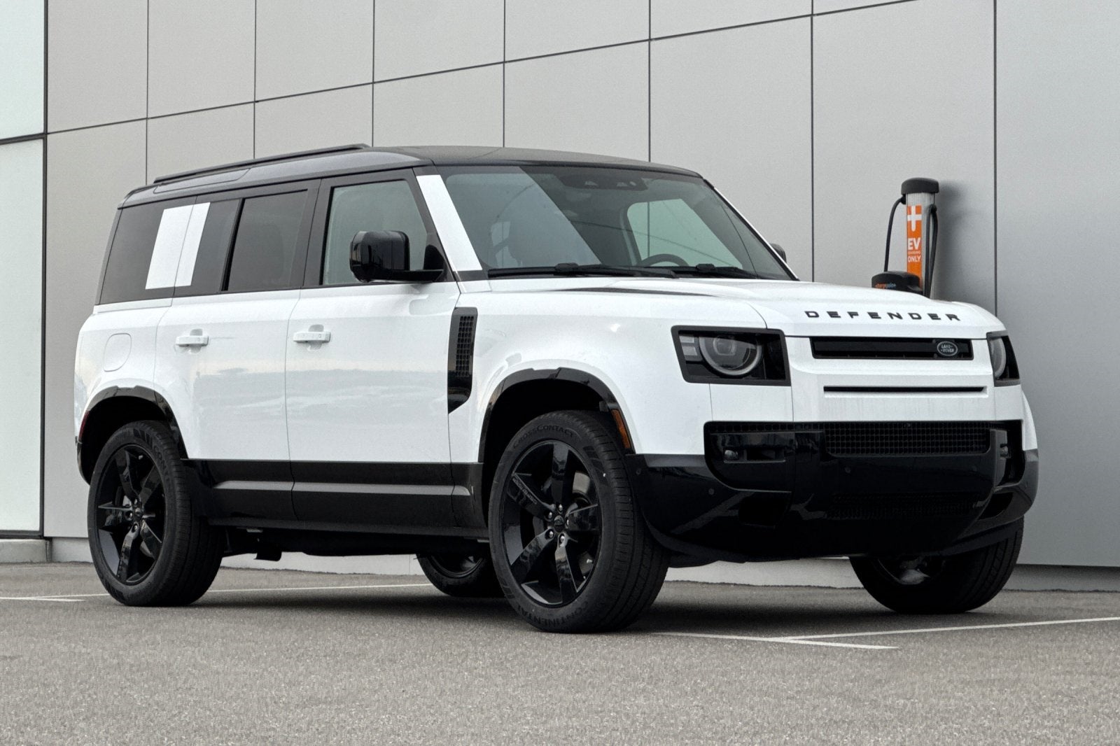 2026 Land Rover Defender 110 X-Dynamic SE