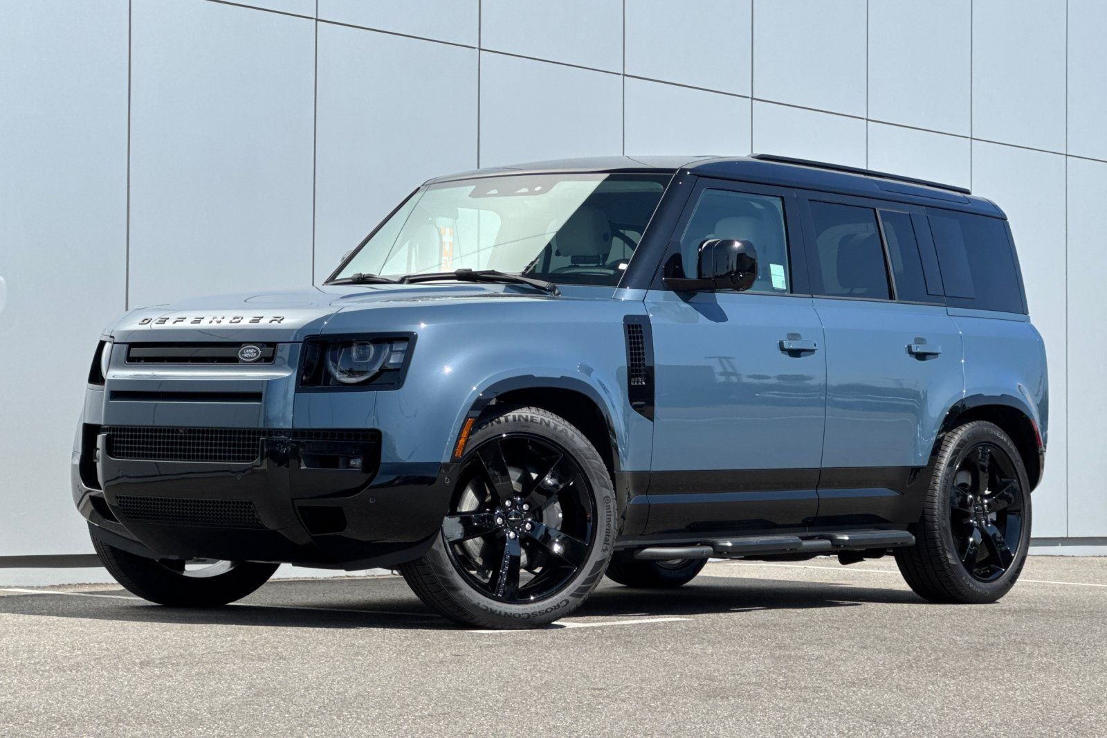 2026 Land Rover Defender 110 X-Dynamic SE