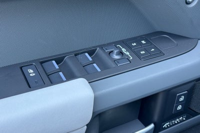 2026 Land Rover Defender 110 X-Dynamic SE
