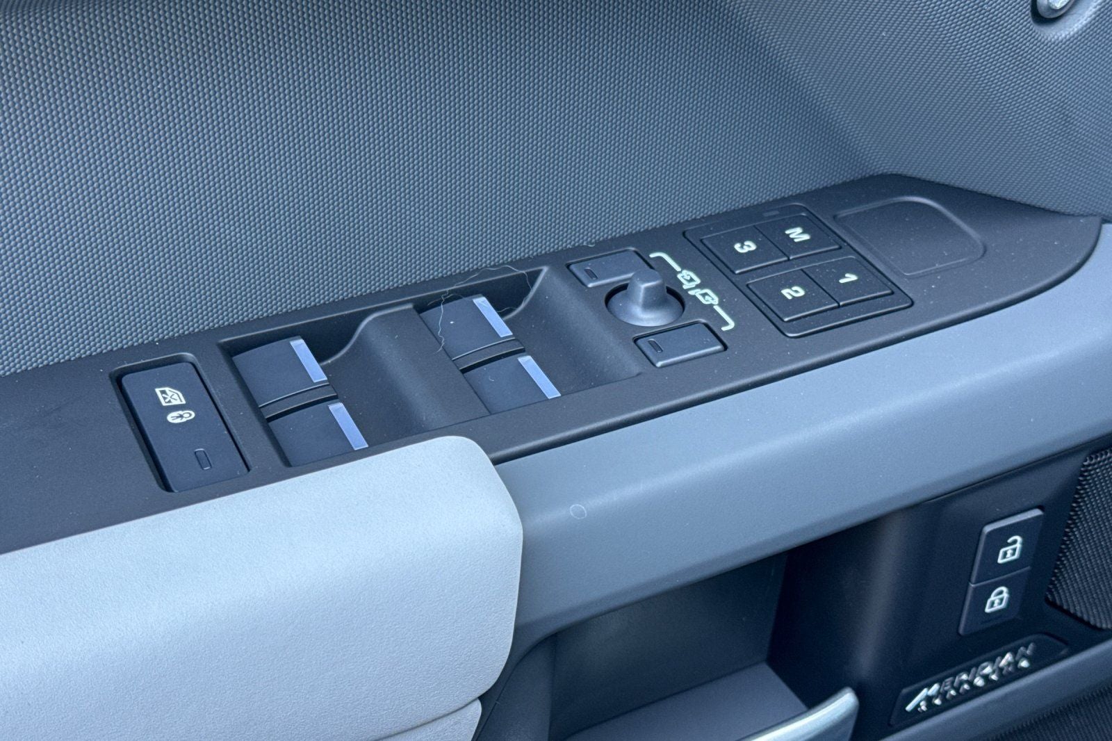 2026 Land Rover Defender 110 X-Dynamic SE