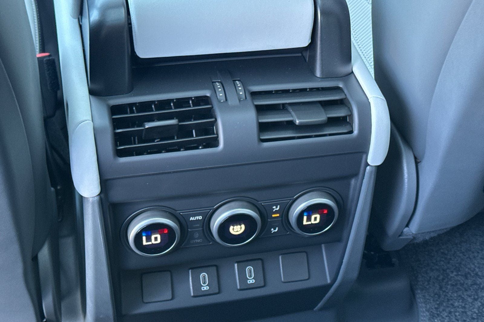 2026 Land Rover Defender 110 X-Dynamic SE