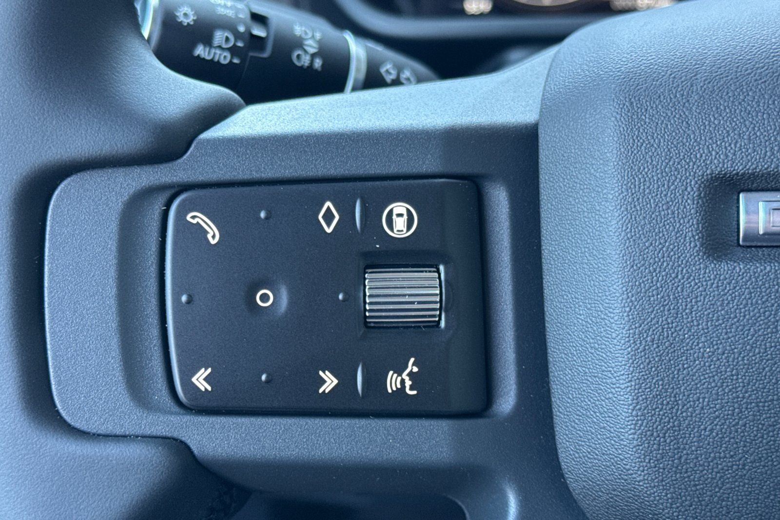 2026 Land Rover Defender 110 X-Dynamic SE