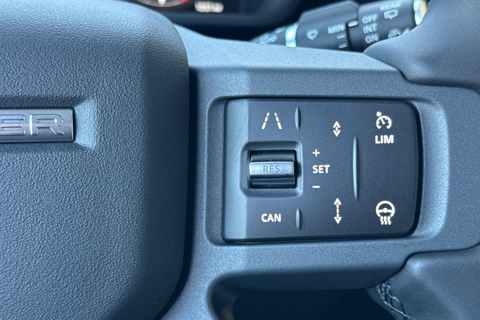 2026 Land Rover Defender 110 X-Dynamic SE