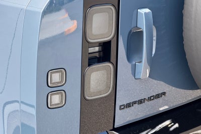2026 Land Rover Defender 110 X-Dynamic SE