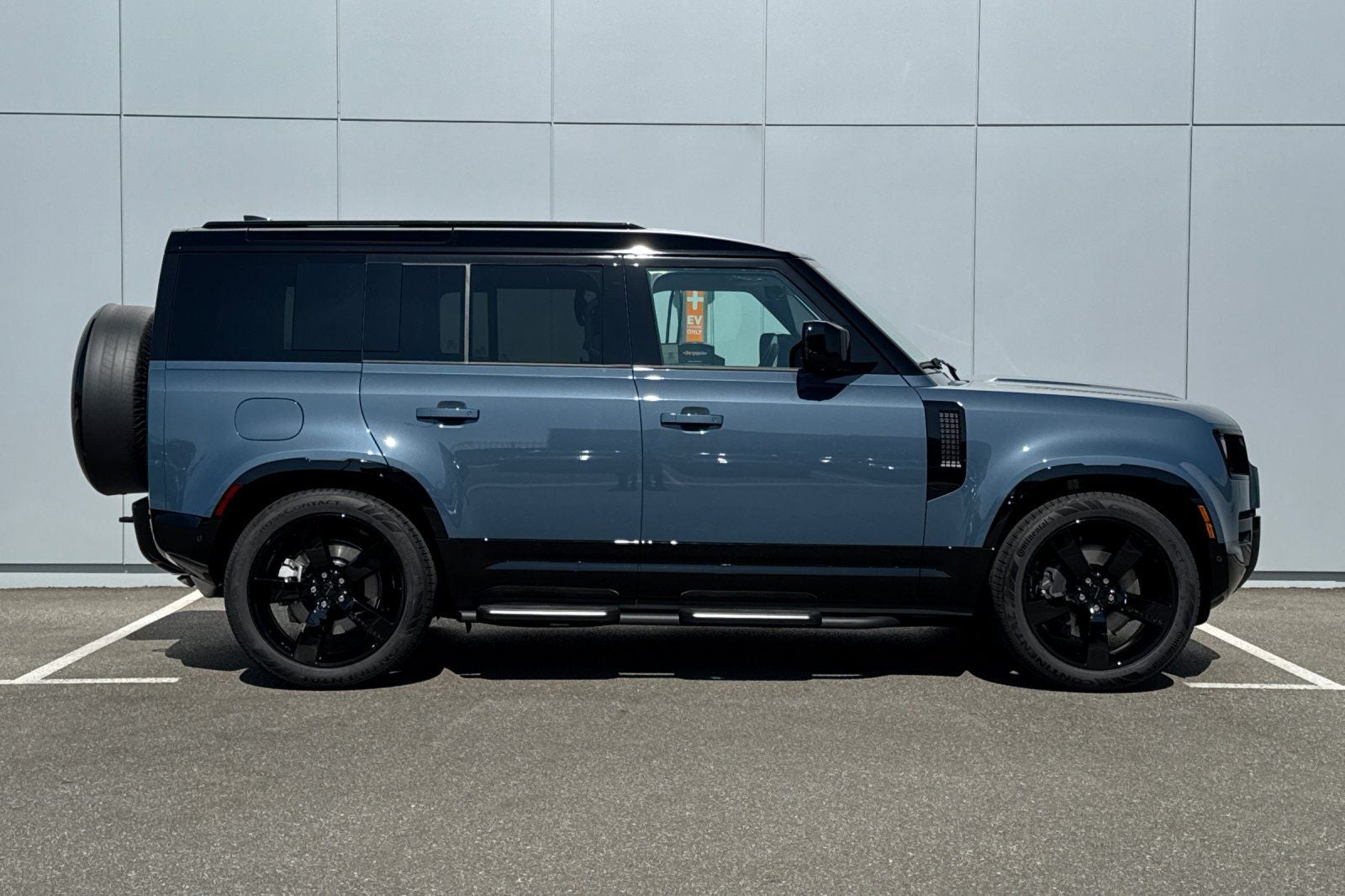 2026 Land Rover Defender 110 X-Dynamic SE