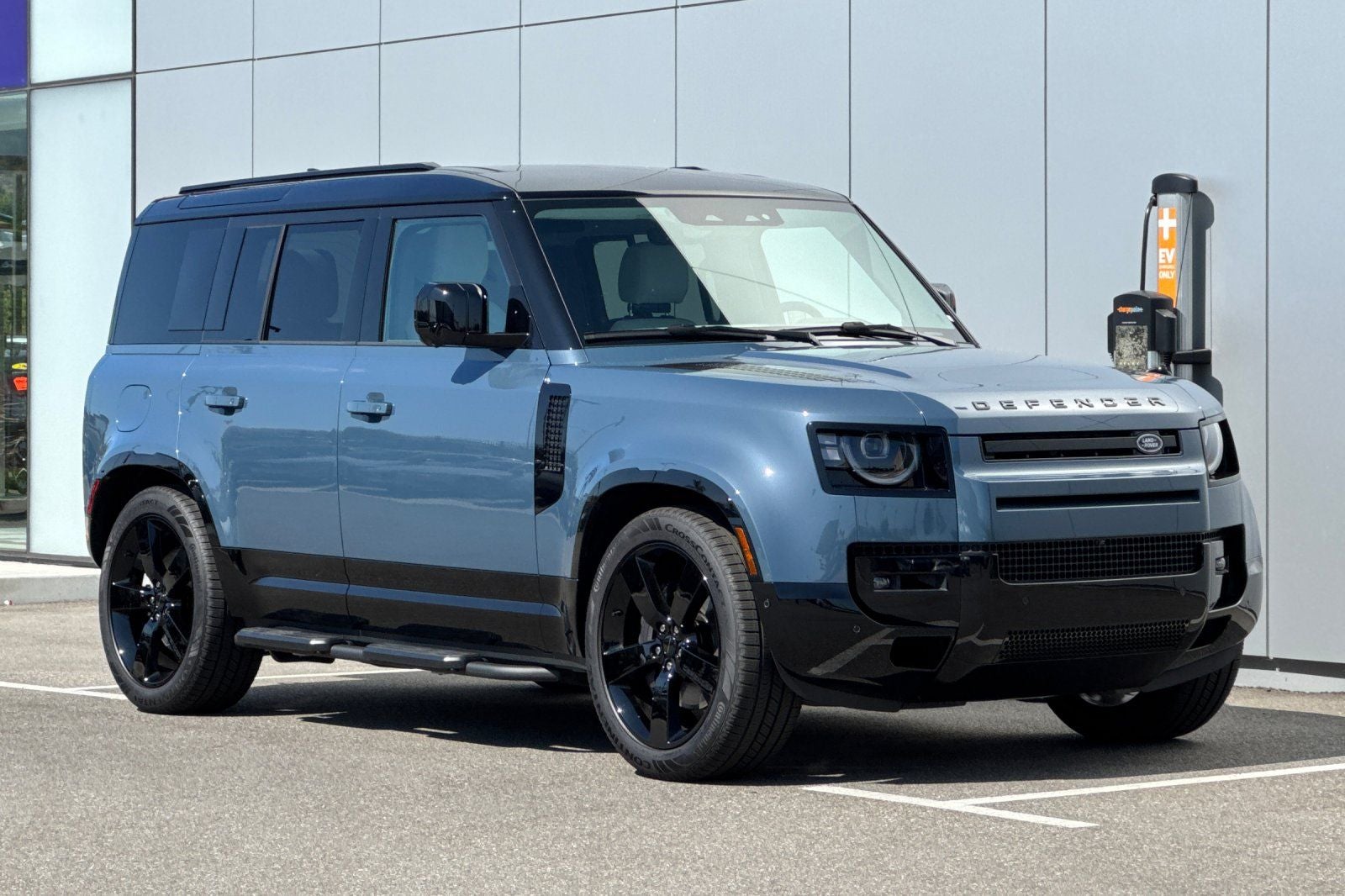 2026 Land Rover Defender 110 X-Dynamic SE