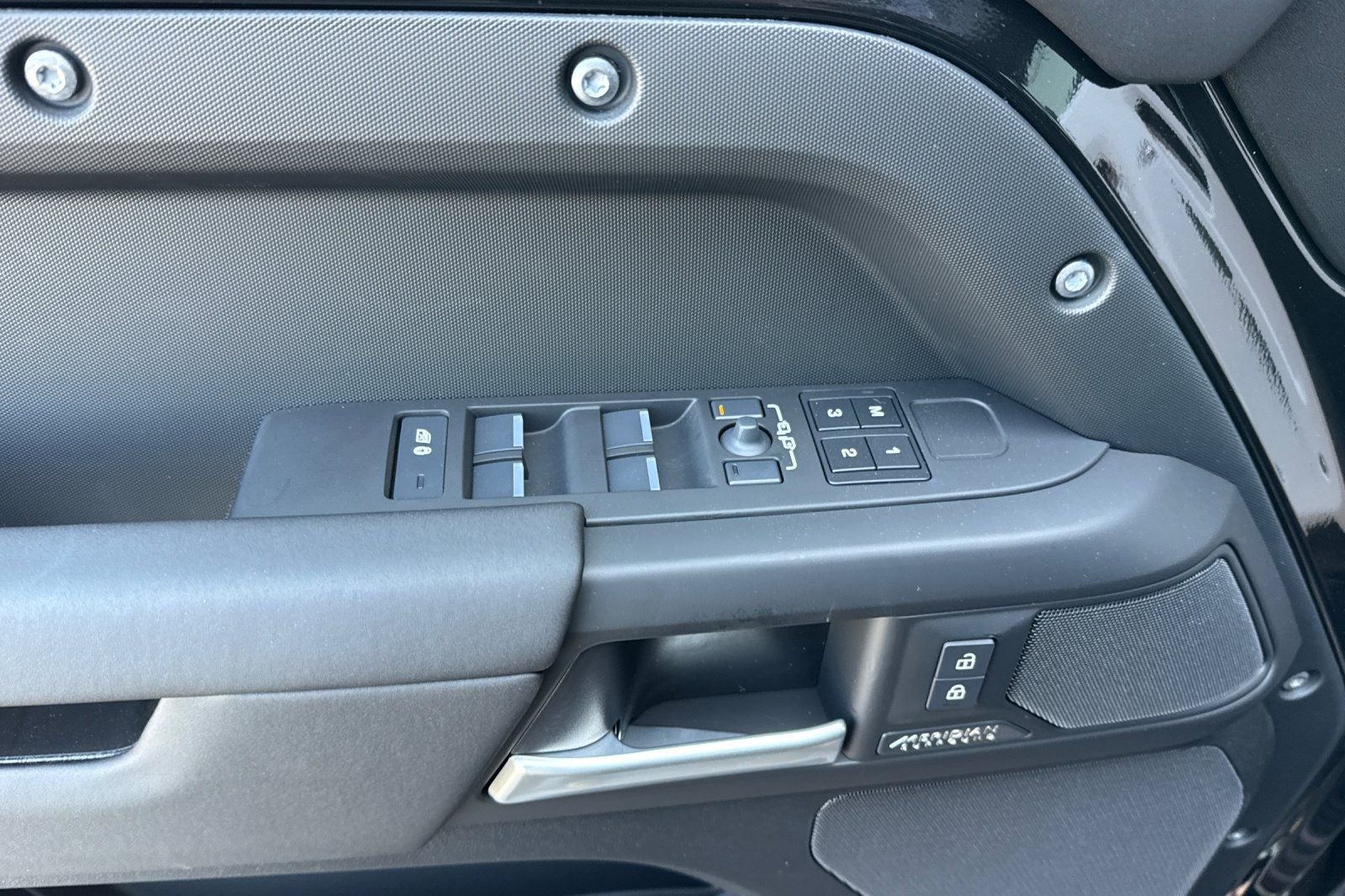 2026 Land Rover Defender 110 X-Dynamic SE