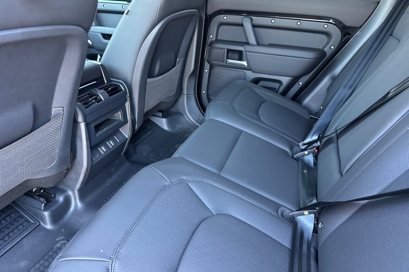 2026 Land Rover Defender 110 X-Dynamic SE