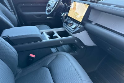 2026 Land Rover Defender 110 X-Dynamic SE