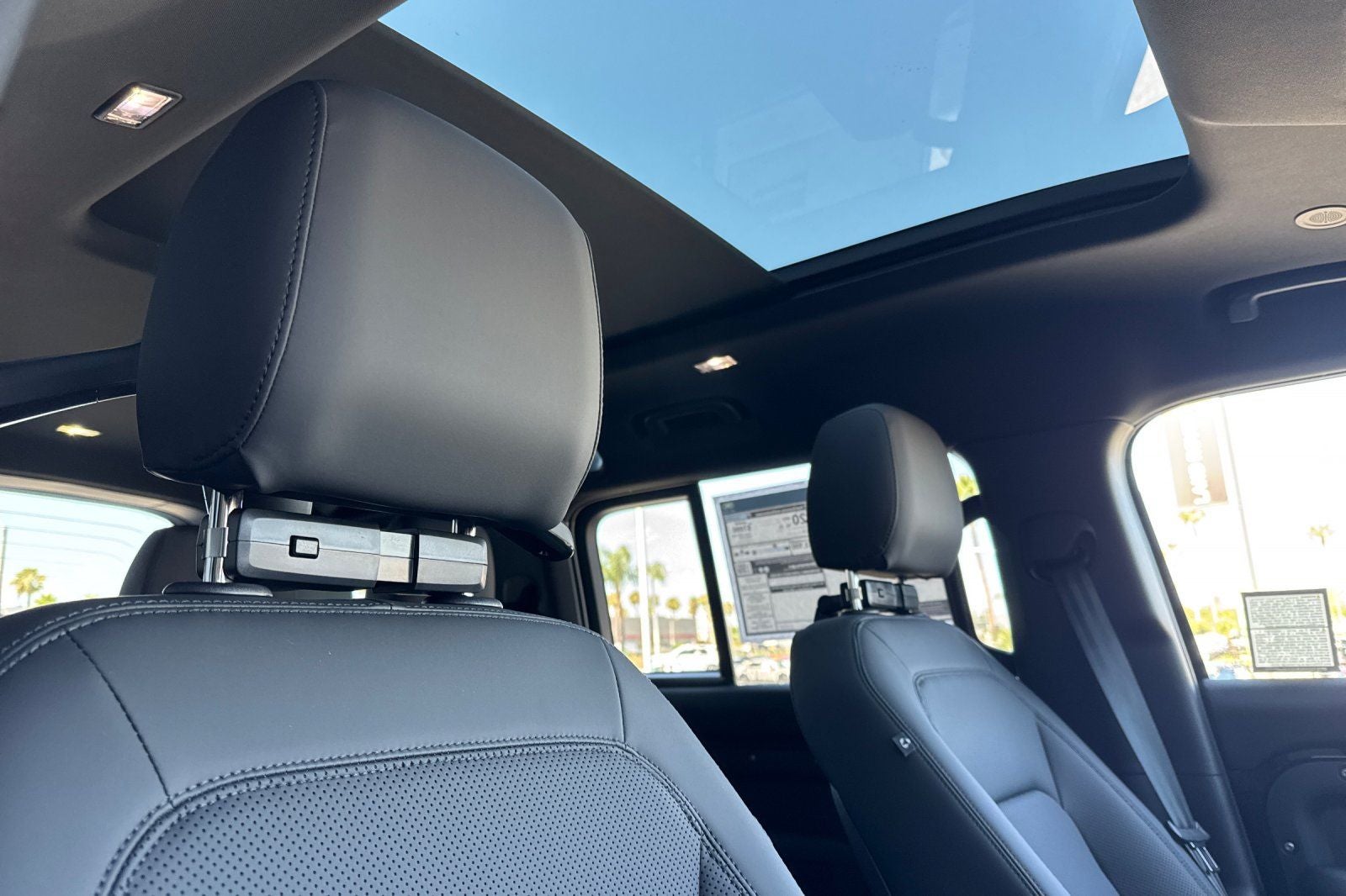 2026 Land Rover Defender 110 X-Dynamic SE