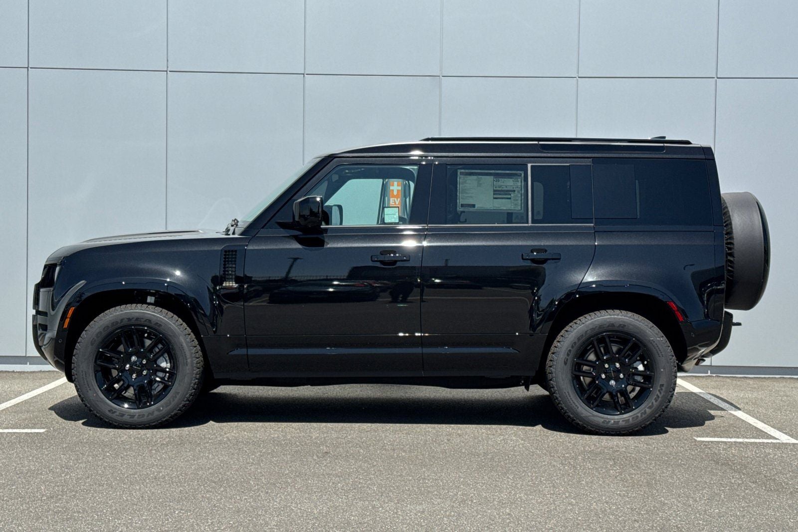 2026 Land Rover Defender 110 X-Dynamic SE