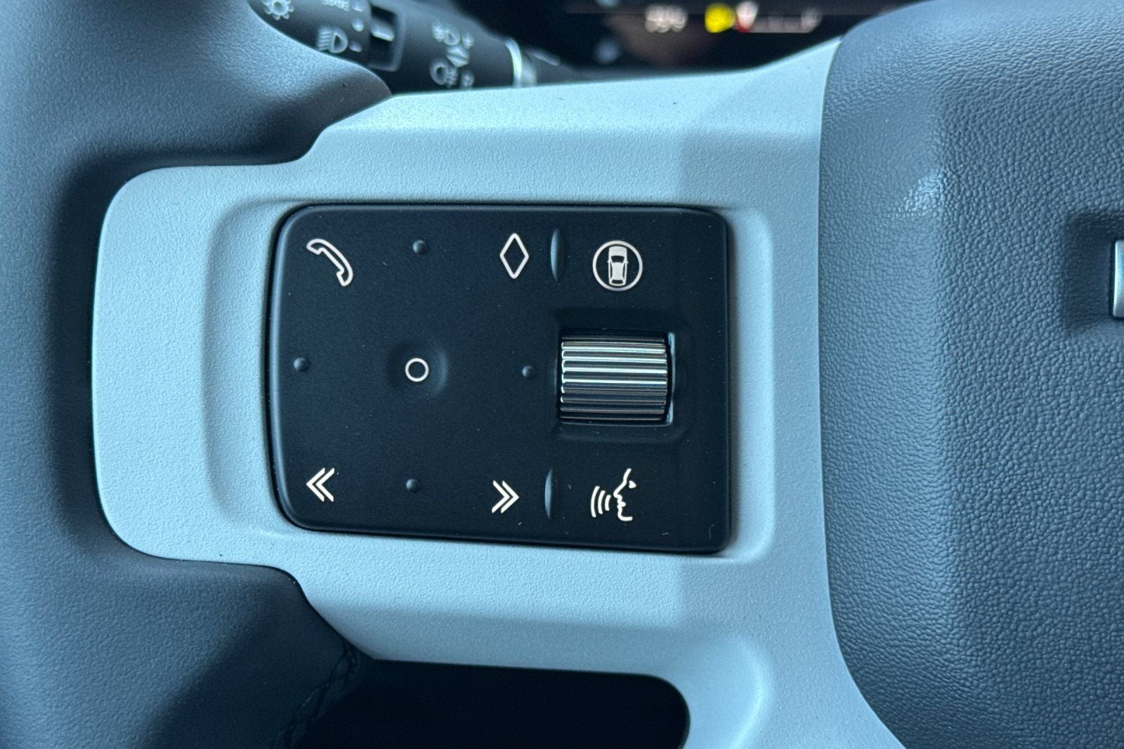 2026 Land Rover Defender 110 X-Dynamic SE