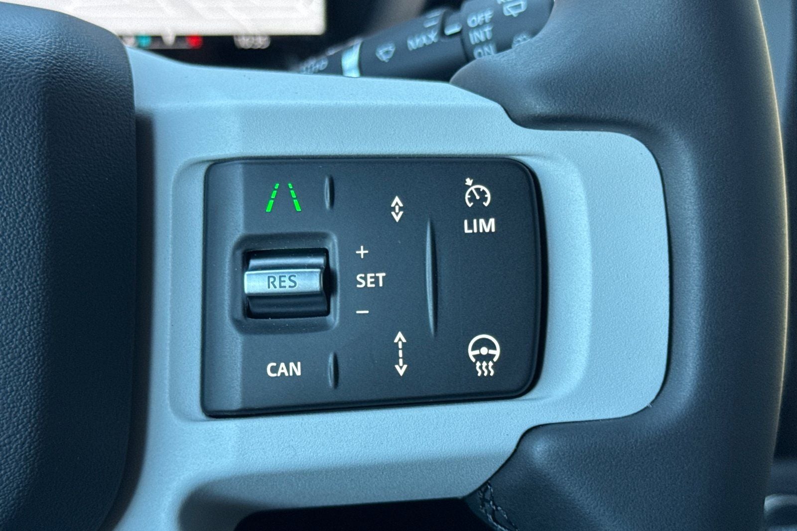 2026 Land Rover Defender 110 X-Dynamic SE