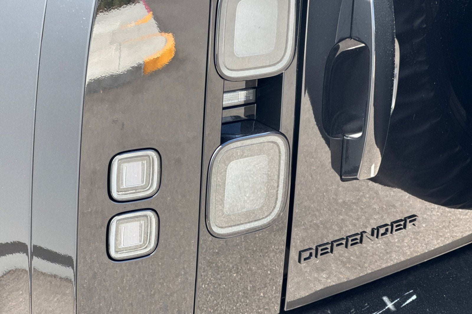 2026 Land Rover Defender 110 X-Dynamic SE