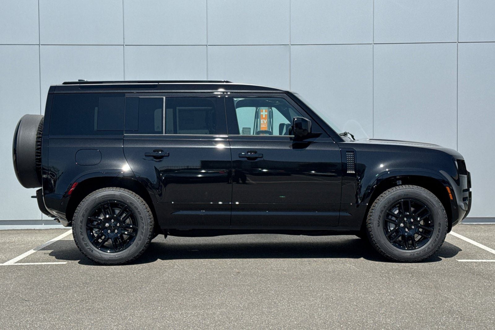 2026 Land Rover Defender 110 X-Dynamic SE