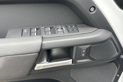 2026 Land Rover Defender 110 X-Dynamic SE