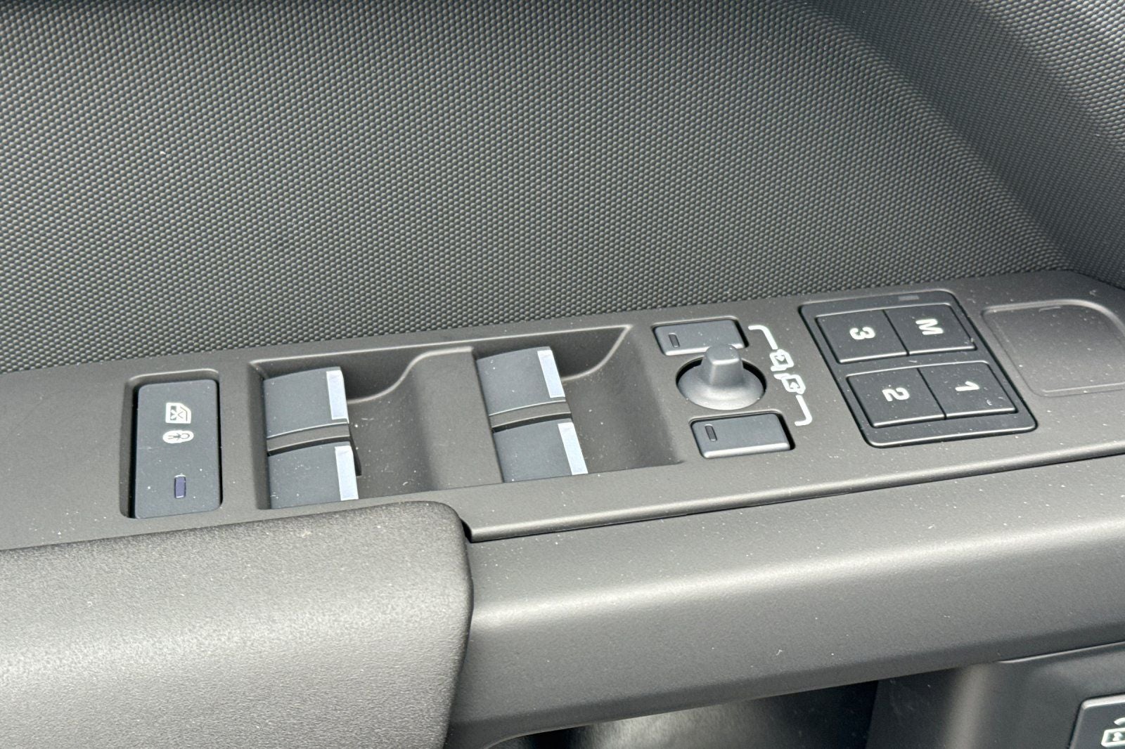 2026 Land Rover Defender 110 X-Dynamic SE