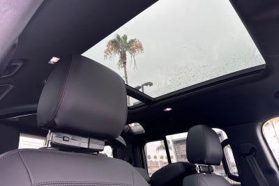 2026 Land Rover Defender 110 X-Dynamic SE