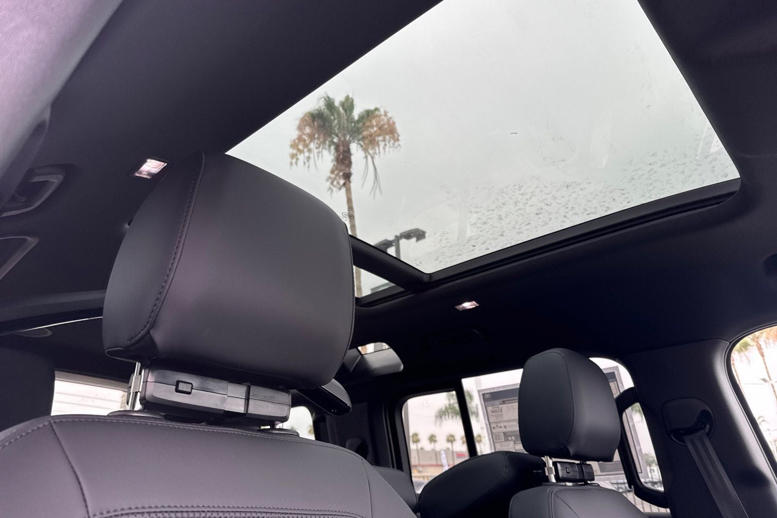 2026 Land Rover Defender 110 X-Dynamic SE