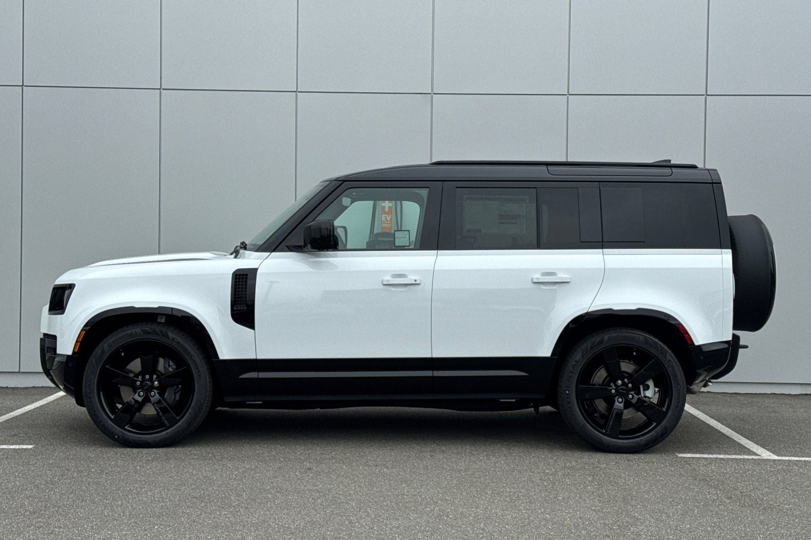2026 Land Rover Defender 110 X-Dynamic SE