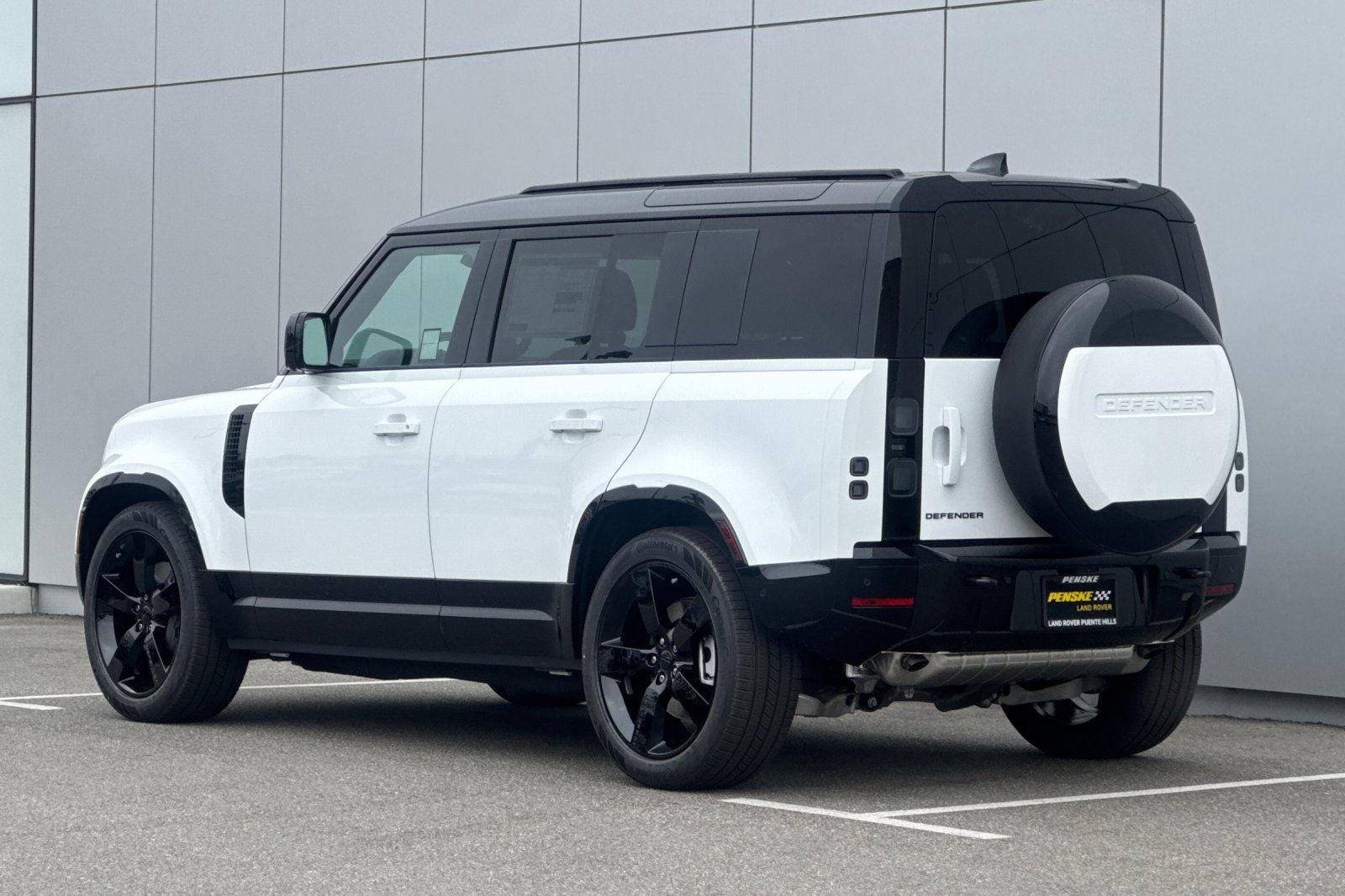2026 Land Rover Defender 110 X-Dynamic SE