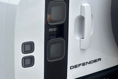 2026 Land Rover Defender 110 X-Dynamic SE
