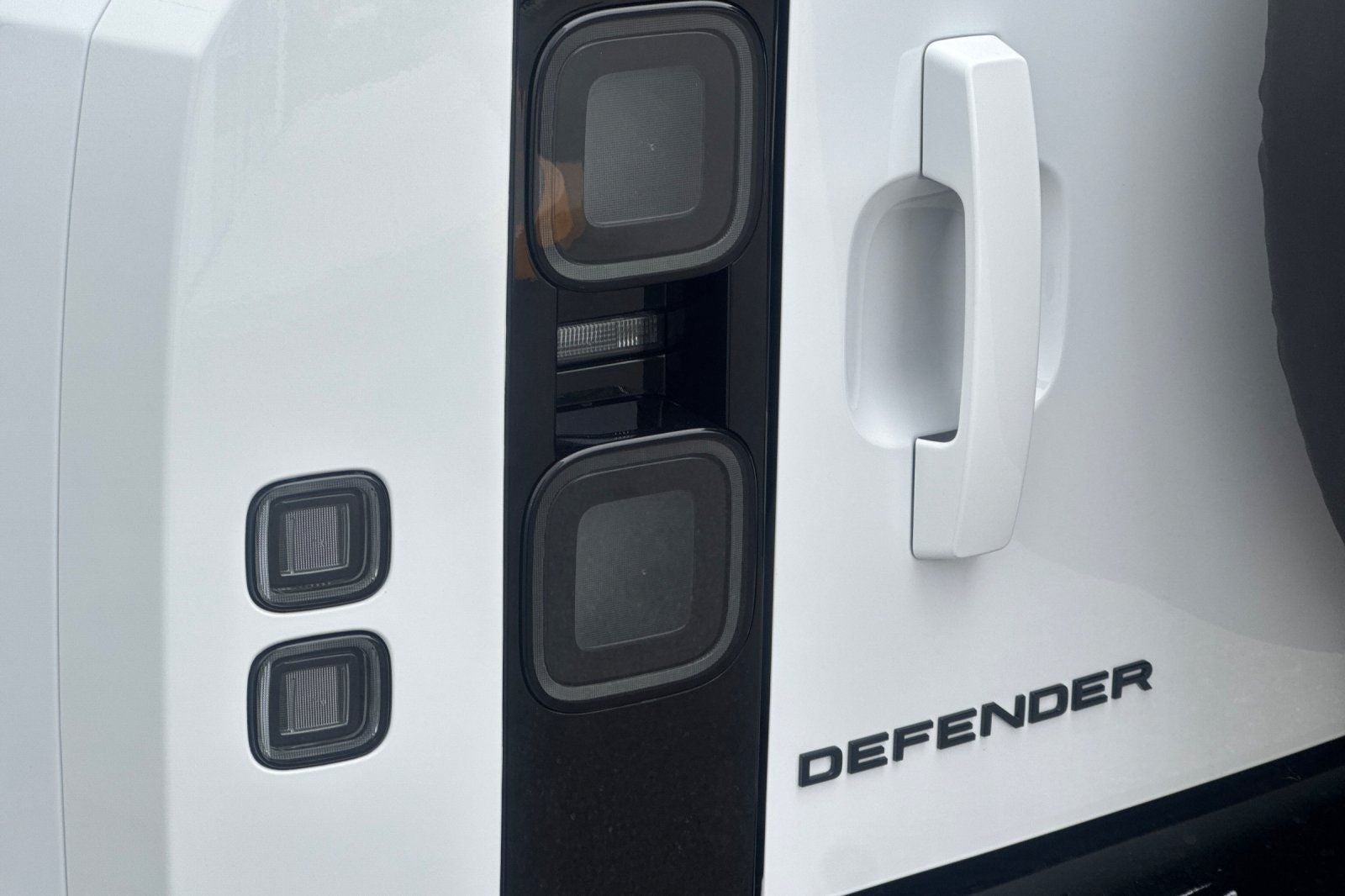 2026 Land Rover Defender 110 X-Dynamic SE