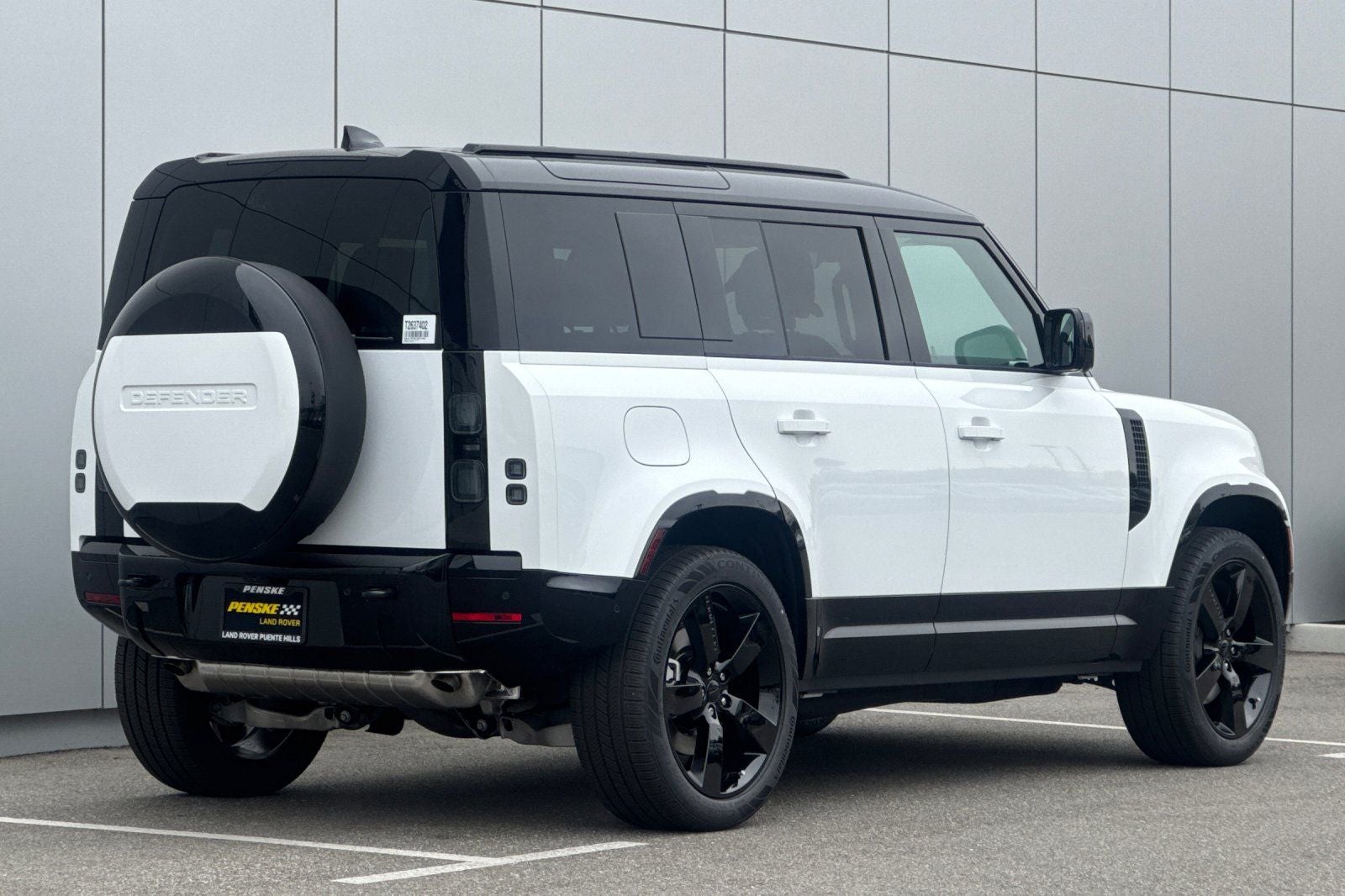 2026 Land Rover Defender 110 X-Dynamic SE