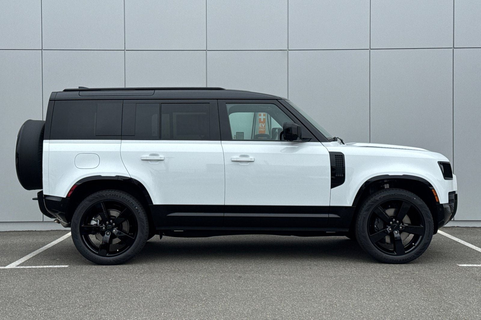 2026 Land Rover Defender 110 X-Dynamic SE