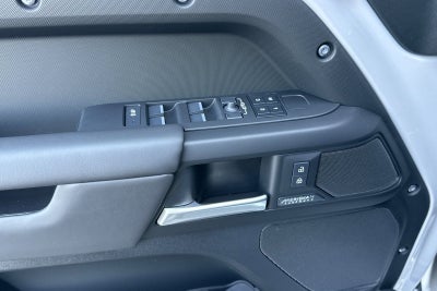 2026 Land Rover Defender 110 X-Dynamic SE