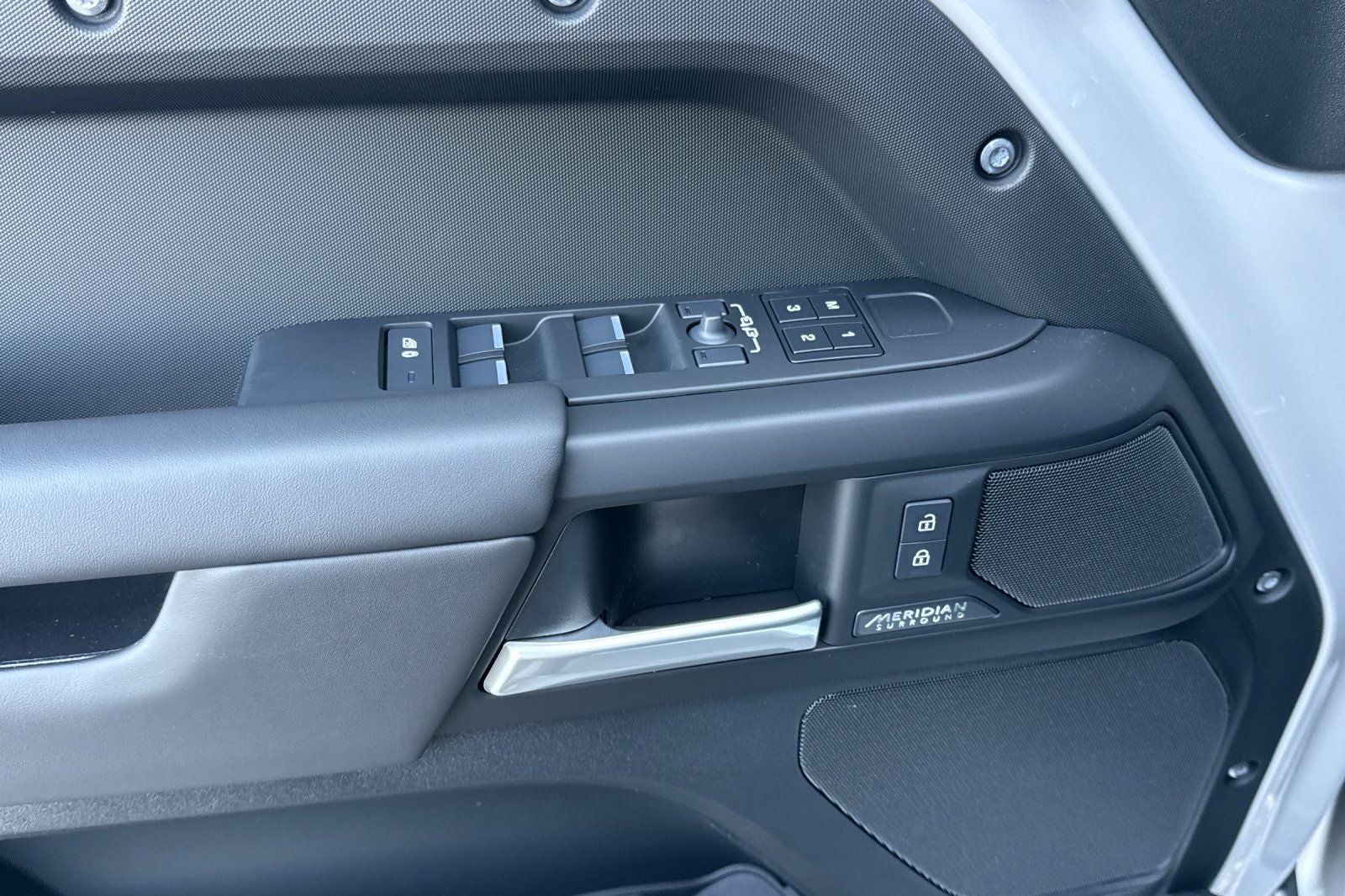 2026 Land Rover Defender 110 X-Dynamic SE