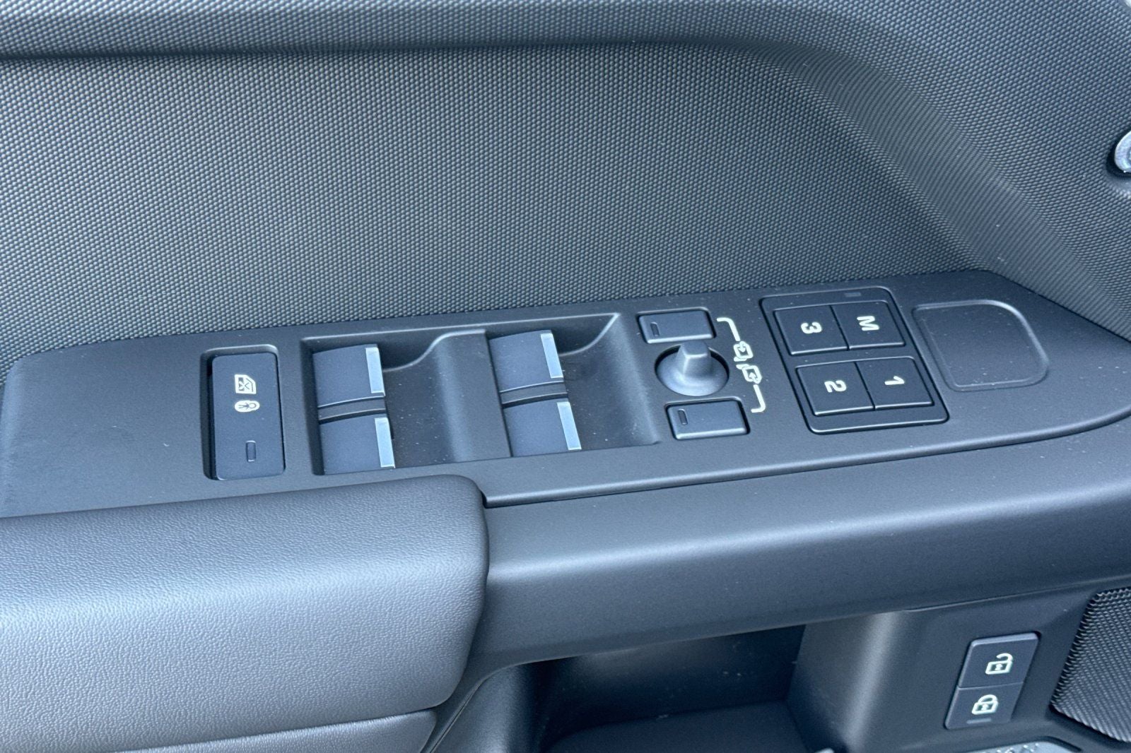 2026 Land Rover Defender 110 X-Dynamic SE