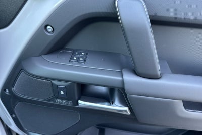2026 Land Rover Defender 110 X-Dynamic SE