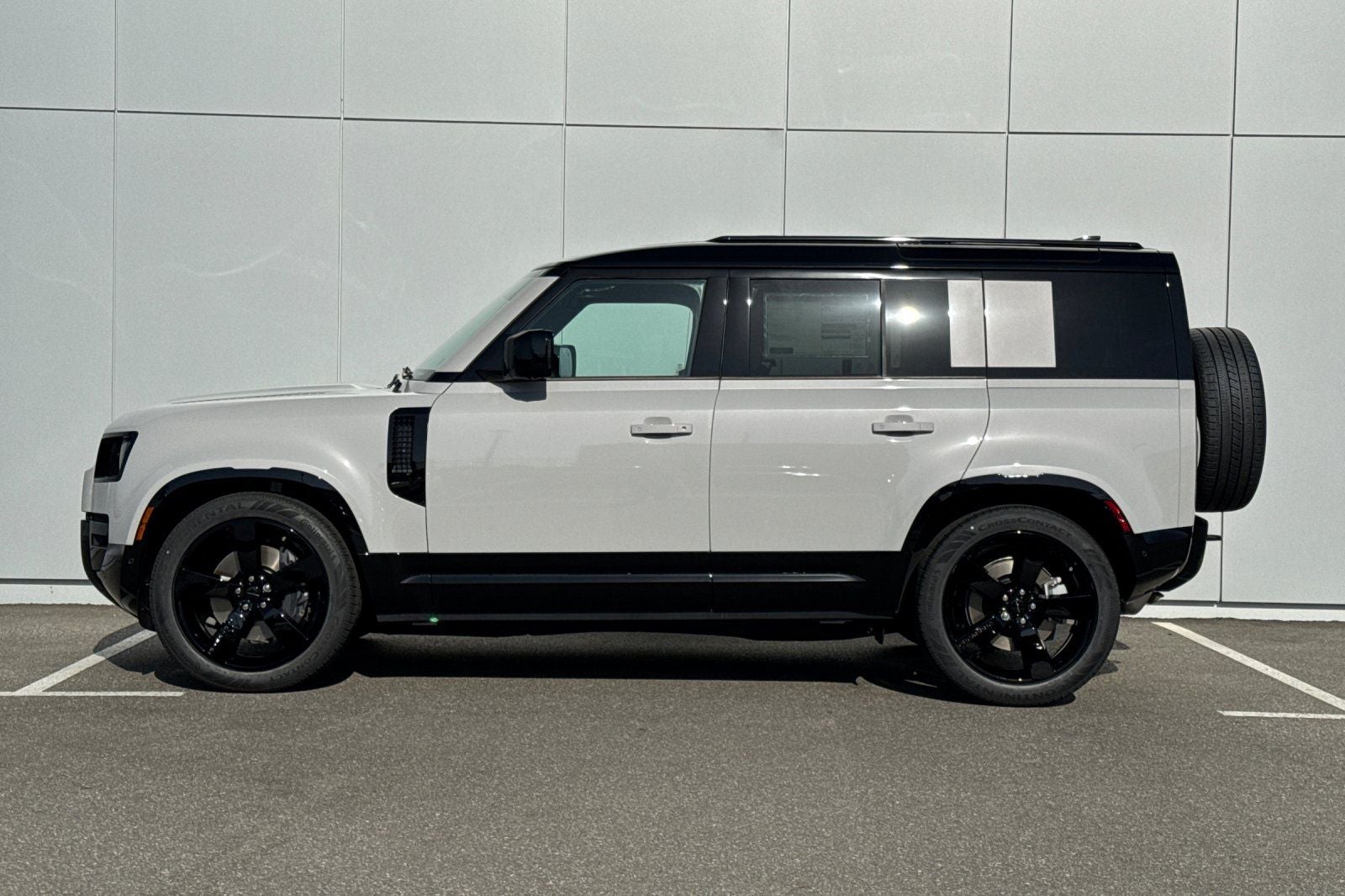 2026 Land Rover Defender 110 X-Dynamic SE