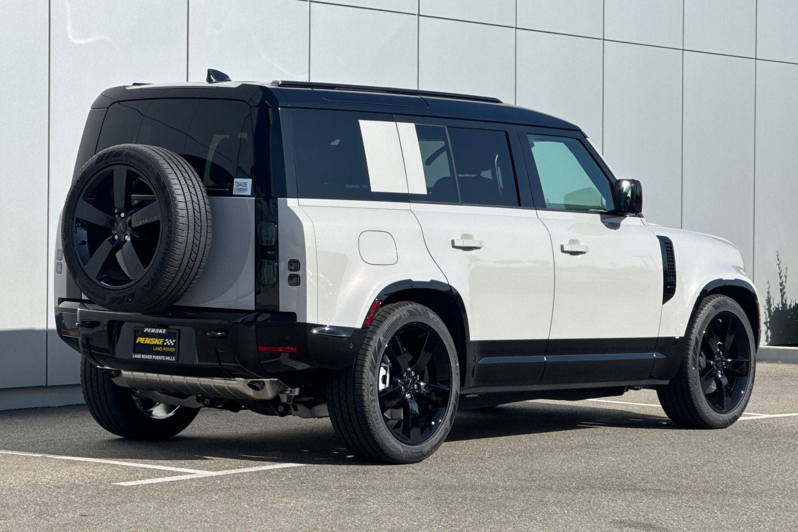 2026 Land Rover Defender 110 X-Dynamic SE